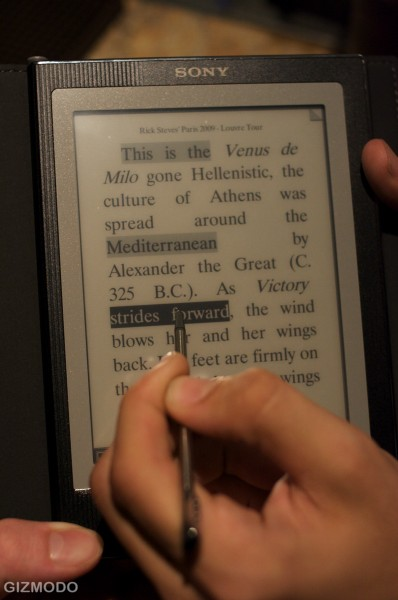 Illustration for article titled Hands On: Sony's New PRS-700 Touchscreen Reader